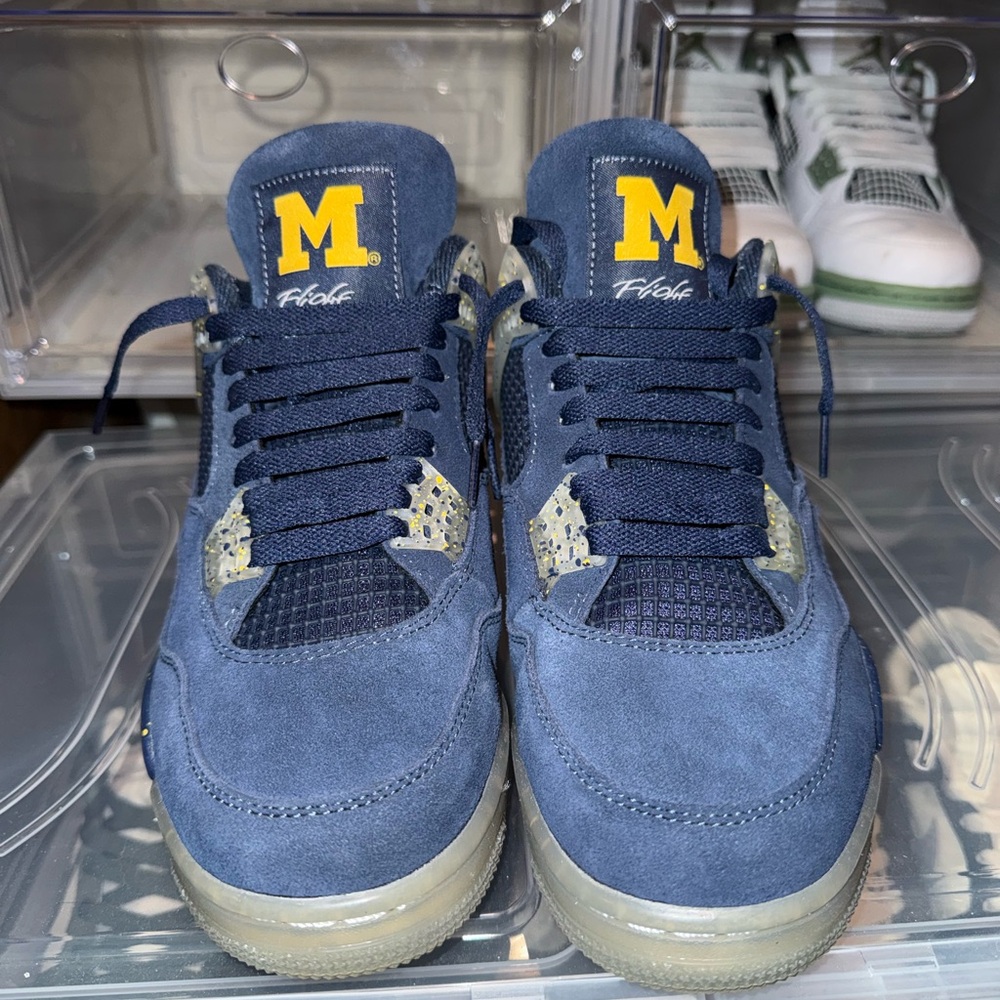 Jordan 4 Retro “University of Michigan”